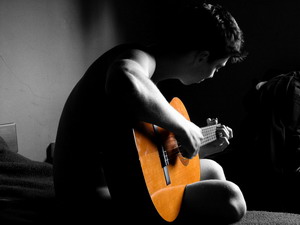 guitar-uriko-orange